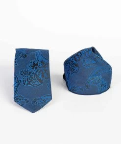 2 Pieces Of Tie And Handkerchief
