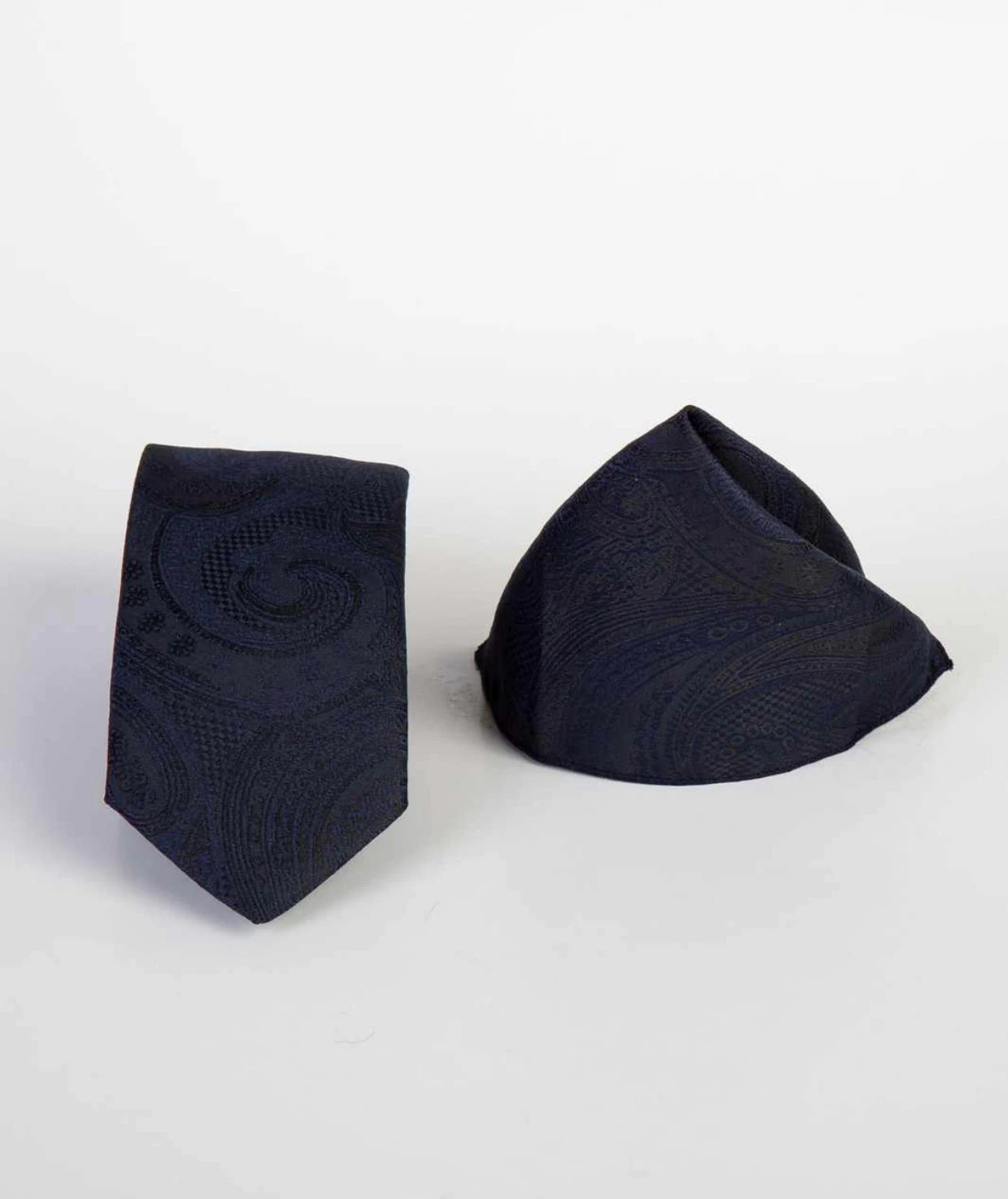 2 Pieces Of Tie And Handkerchief 3 2 Pieces Of Tie And Handkerchief - Image 2